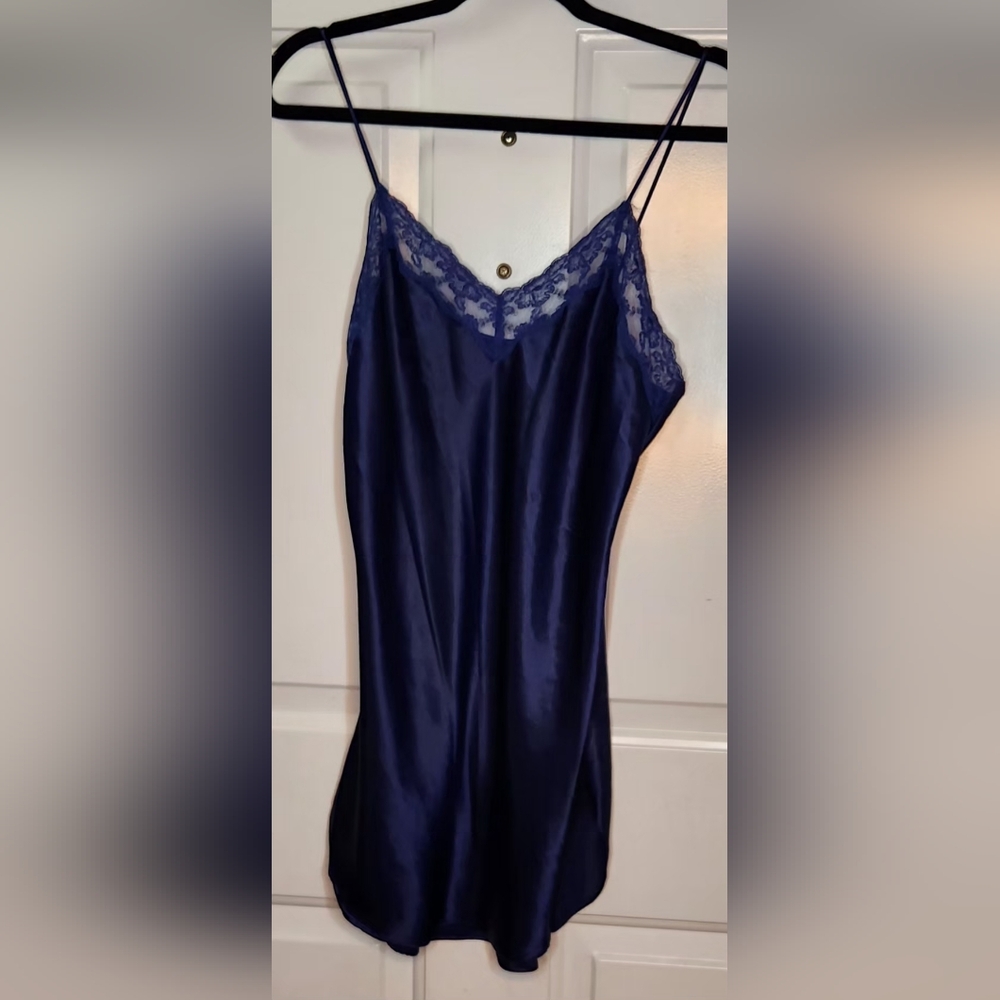 Cacique Midnight Blue Lace Chemise Size    M (pit to pit-18" & L-27")